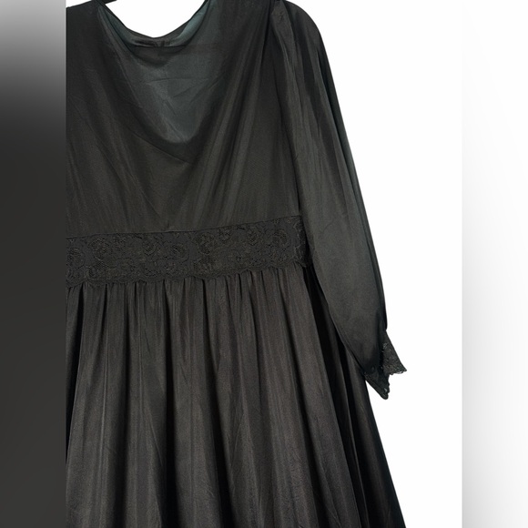 2- Shadowline Women's Nightgown Black Long Lace Bodice Silhouette Silky Nylon  L - Picture 8 of 16